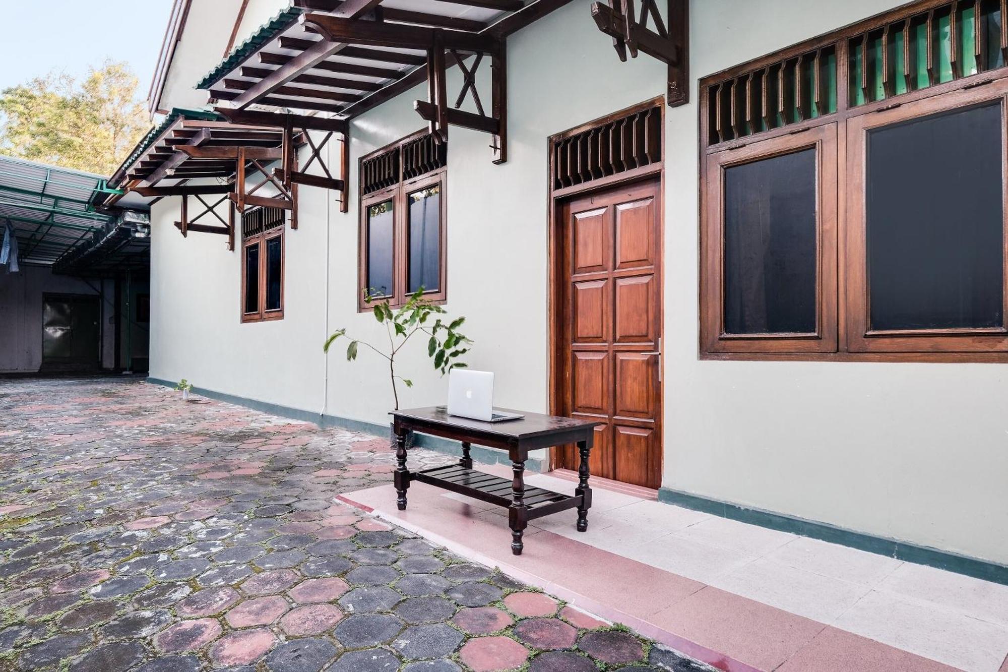Spot On 92068 Pudja Kesuma Homestay Syariah Yogyakarta Pedes Exterior foto